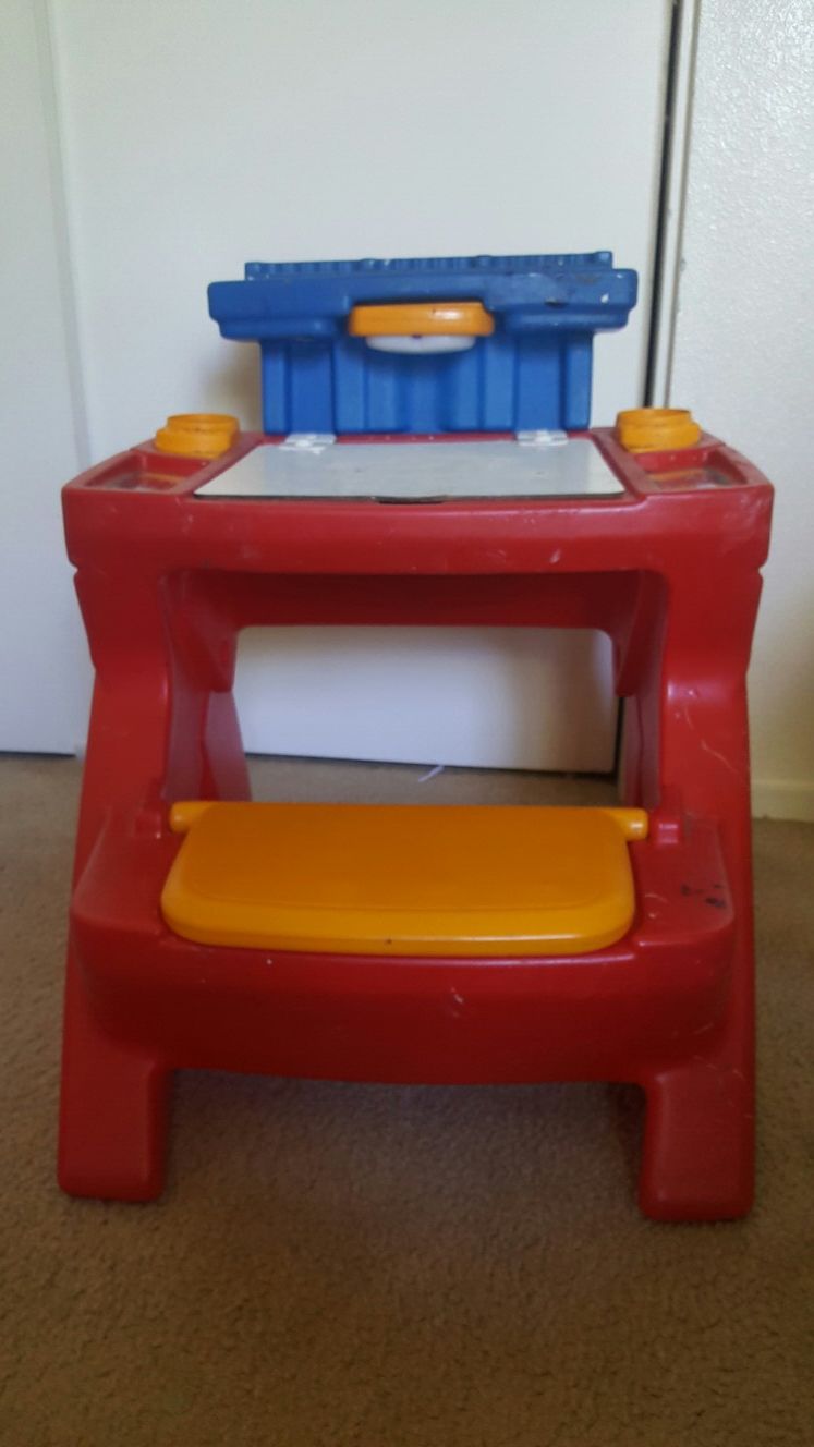 Kids desk