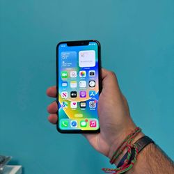 iPhone X 64GB UNLOCKED