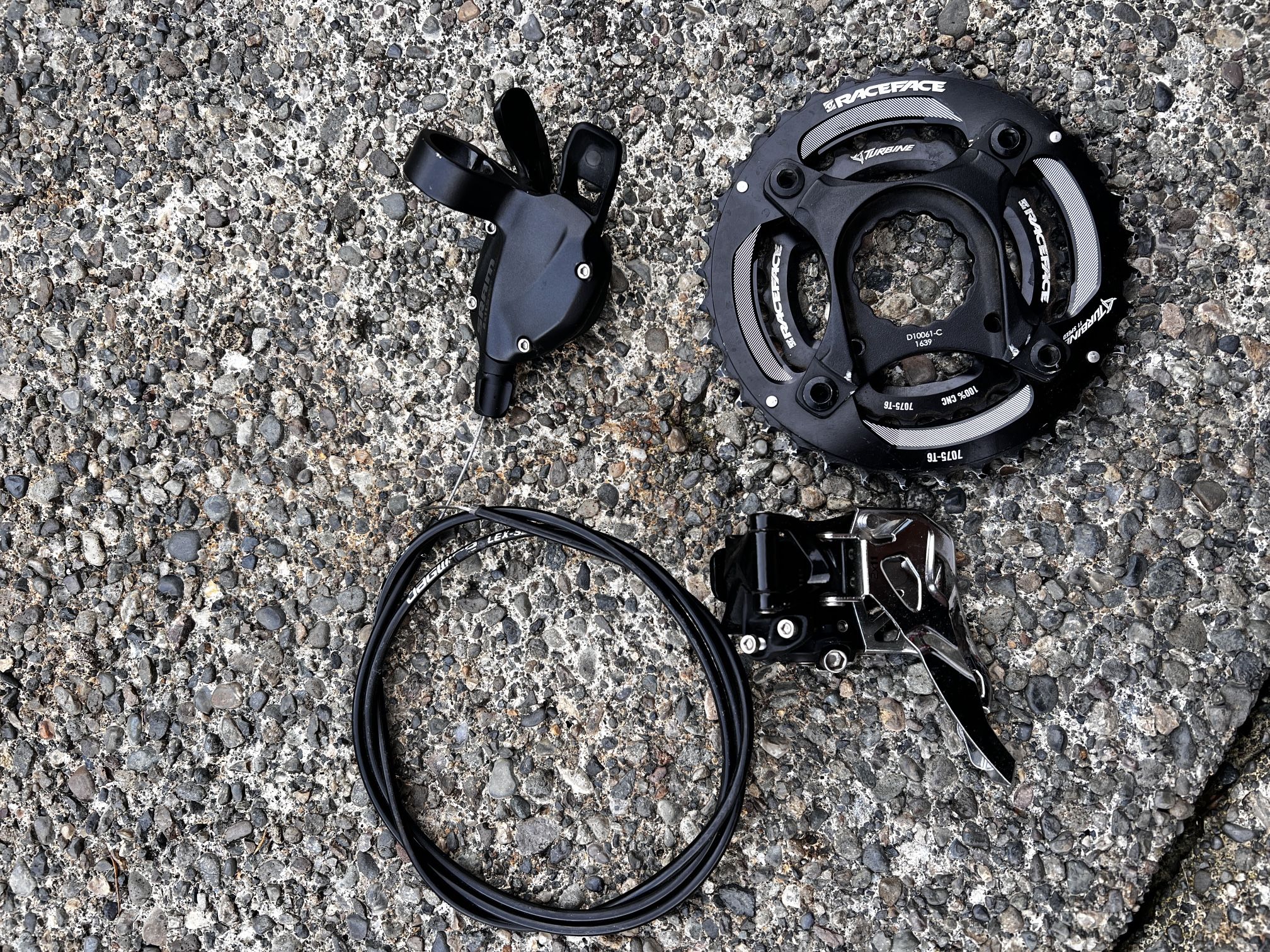 sram gx two speed shifter with derailleur and race face turbine chain rings