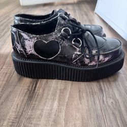 T.U.K pink and black heart creepers 