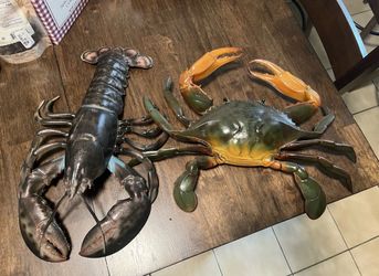 Wall hanging crab and lobster decor