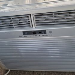 18000 BTU, Frigidaire AC