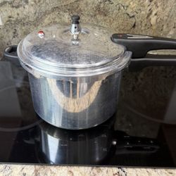 Mirro 8 Quart Pressure Cooker Model #92180. Used Very Good Condition