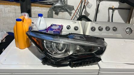 2018 infiniti Q50 head light