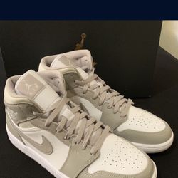 Jordan 1 Mid Linen size 10 men / size 11.5 women