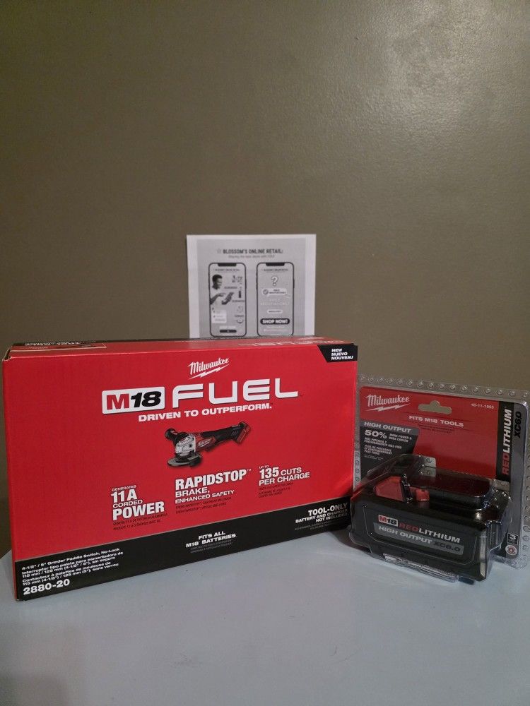 M18 FUEL 4 1/2 Grinder Paddle Tool + M18 18V Lithium Ion Battery