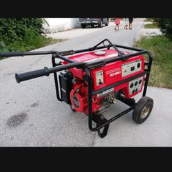  HONDA GENERATOR Runs Very Low NOISE  ! 5000 Watts Running   Almost New Conditions  