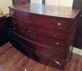 Mahogany Bow-Front Chest of Drawers