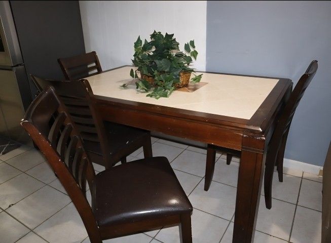 Dining Table - Tile Top - Excellent Condition!