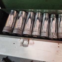 S k socket set with one missing