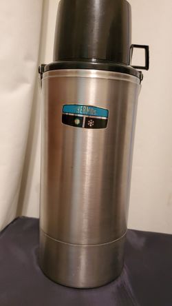 2Q Vintage Thermos 