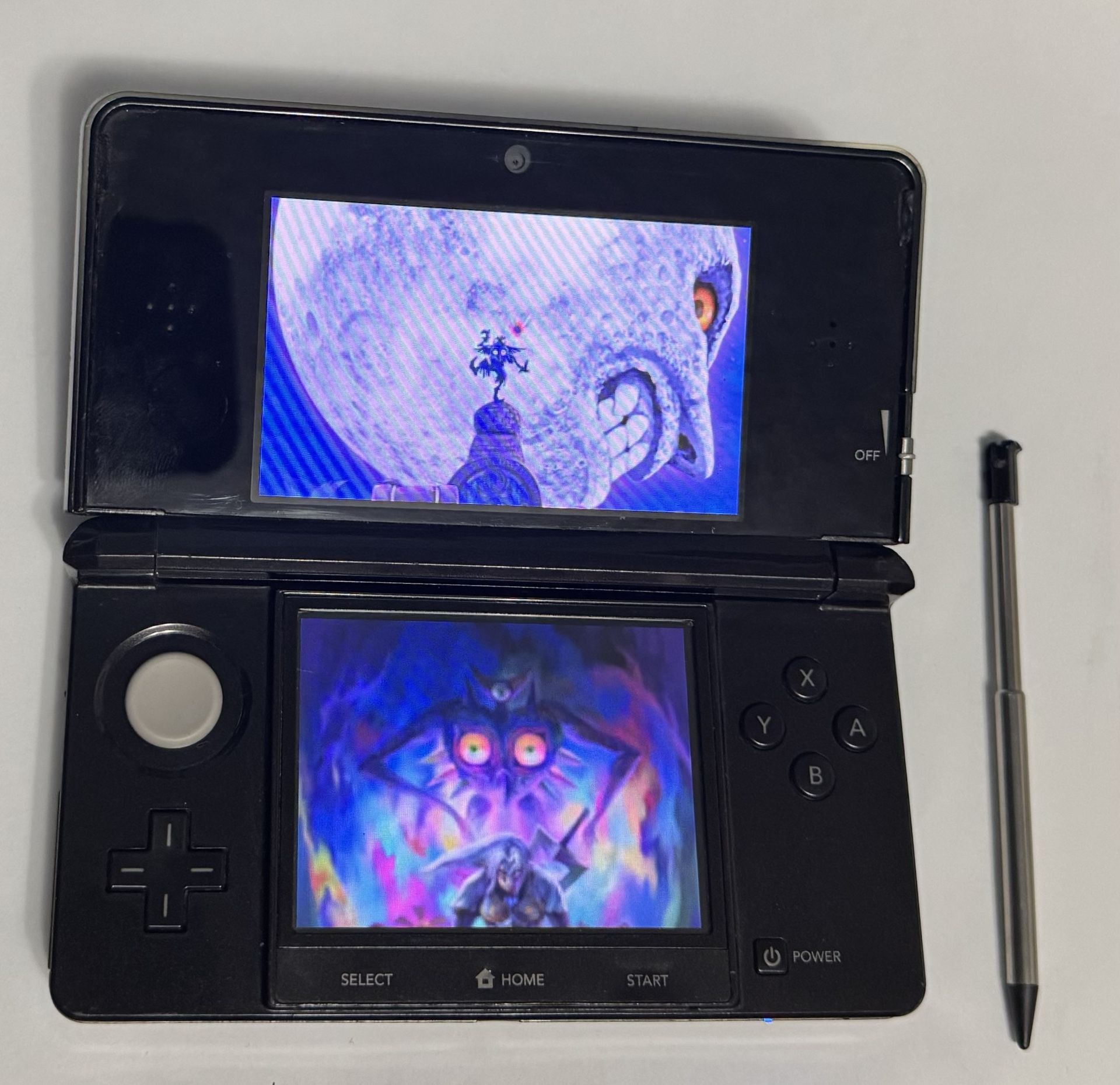 Cosmo Black Nintendo 3ds With Battery Pack and 688 Games