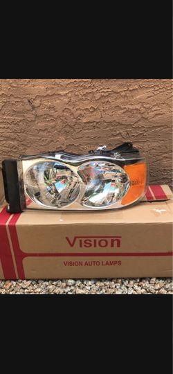 2002-2005 Dodge 1500/2500/3500 Headlight Assembly Left Hand
