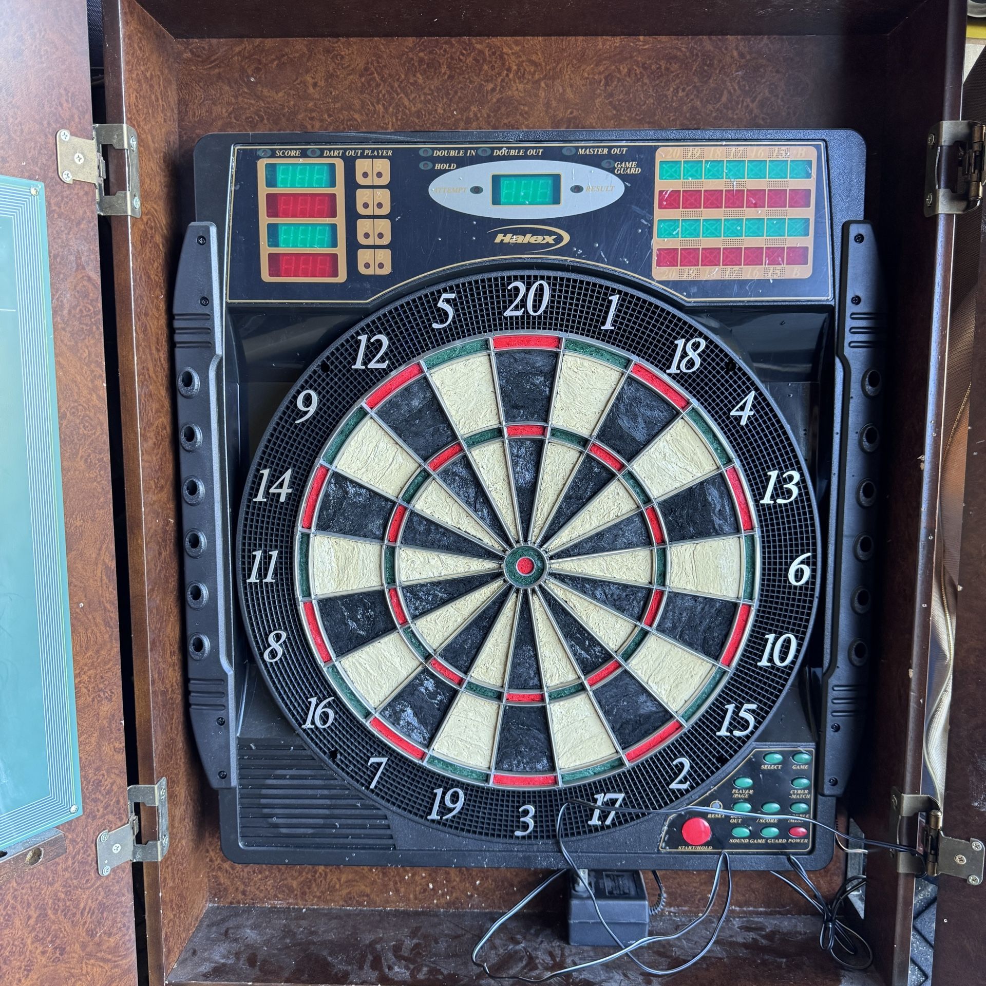 🎯 Vintage Halex Electronic Dartboard with Cabinet