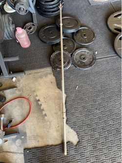 Standard weights 200lbs total plus 6ft bar