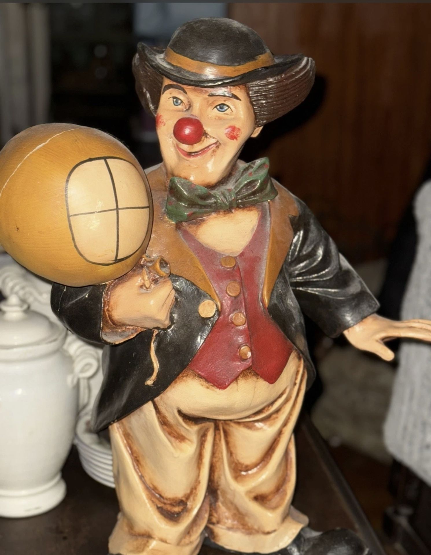 Vintage Ceramic Clown Statue Balloon Old Fashion Style