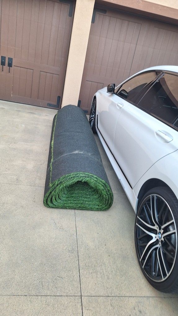 Zacate Artificial Grueso 9'x47'