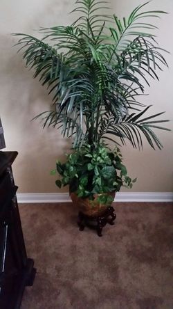 Asian Vase w/Plant