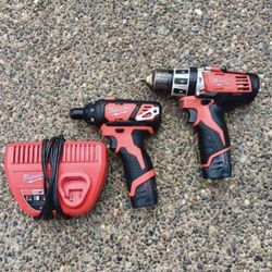 Milwaukee M12 Drill Set 