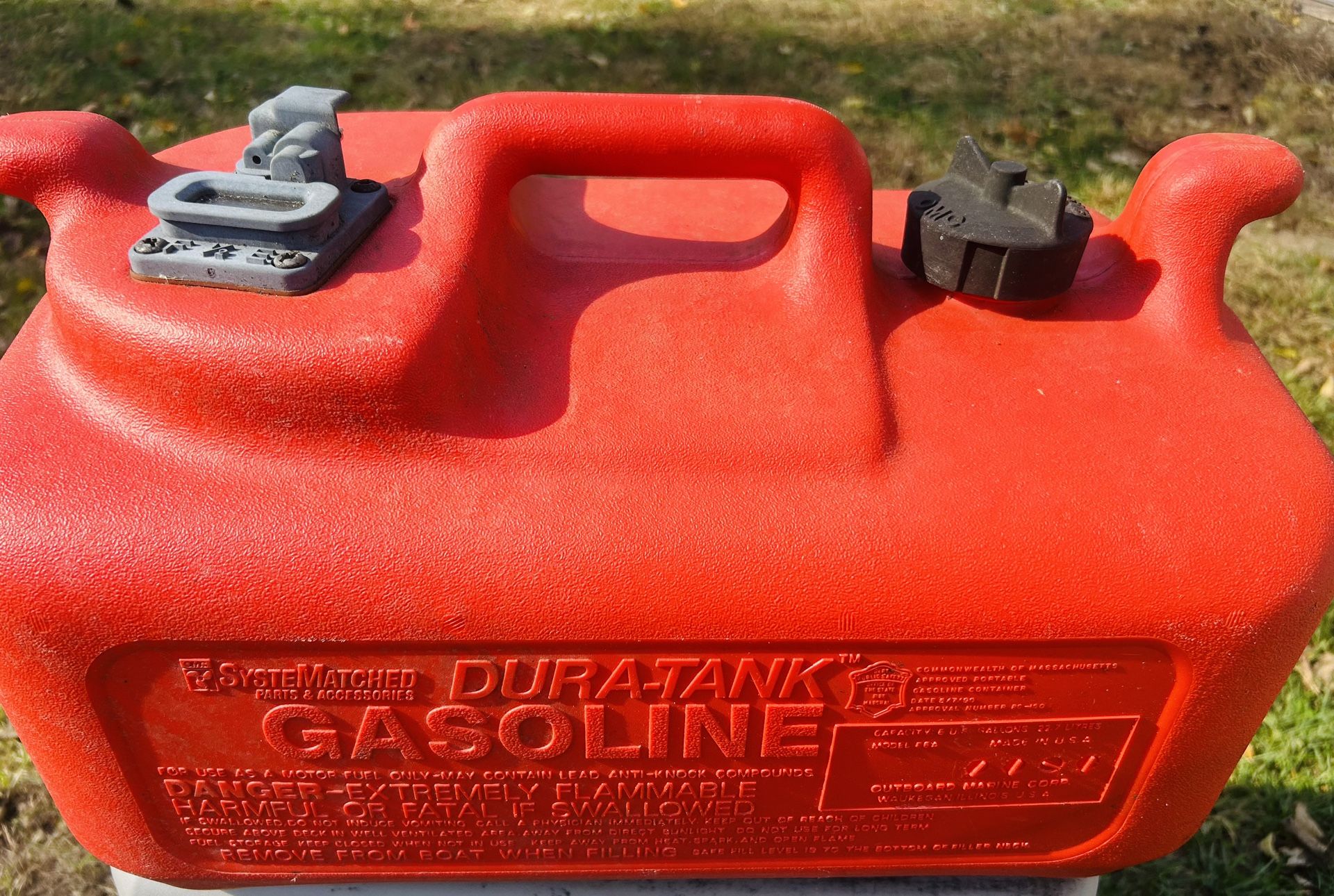 DURA-TANK ESSENCE  Gasoline With Built In Pump