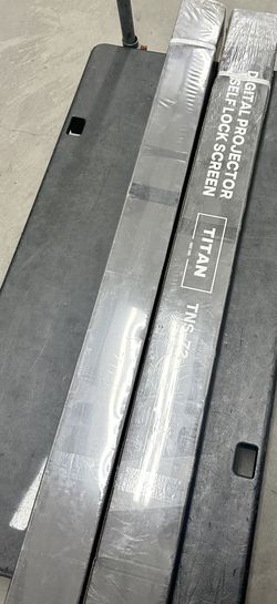 TITAN TNS-72 Digital Projector Self Lock Screen