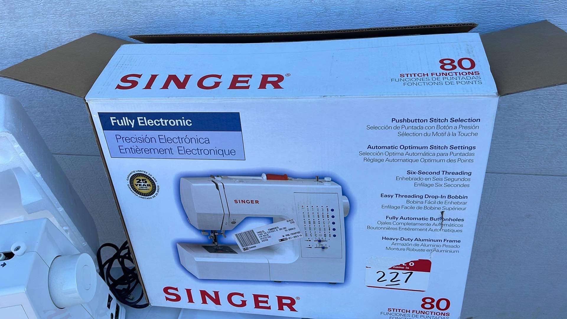 Singer sewing machine like new
