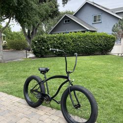 Fat tire beach cruiser bike 