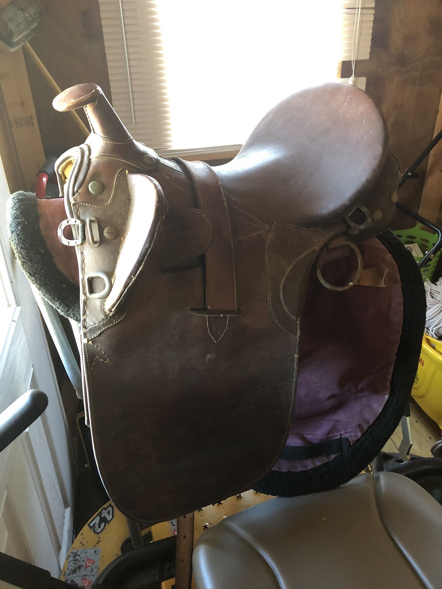 Australian saddle, Trade...