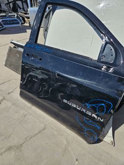 Chevy Chevrolet Tahoe Suburban Yukon  right front door oem 21 to 26