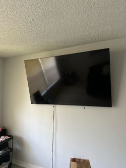 LARGE FLAT SCREEN TV