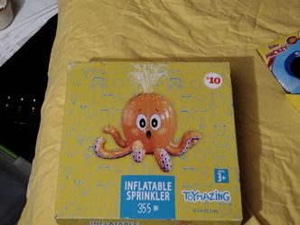 Inflatable sprinkler octopus