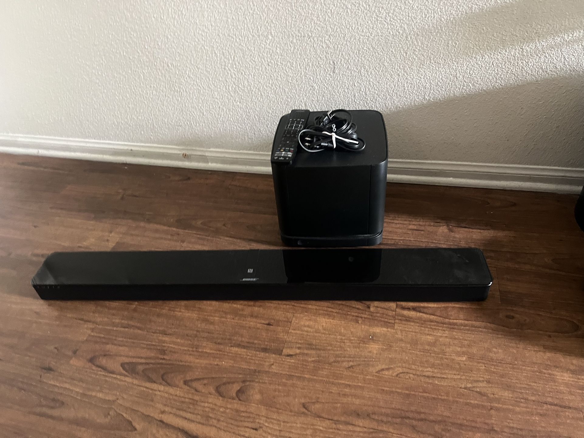 Bose Sound Bar 300 & Subwoofer 🔊 500 Great Condition 