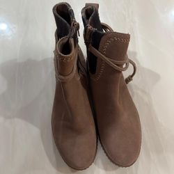 Women  brown Clark's  ankle boots