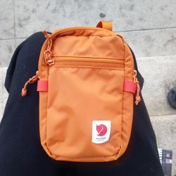 Fjallraven High Coast Pocket - Compact Travel Crossbody Bag | Recycled Polyamide
by FjallravenYour Perfect Travel Companion
Meet the Fjallraven High C