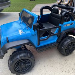 Cool Kids Only Jeep EV