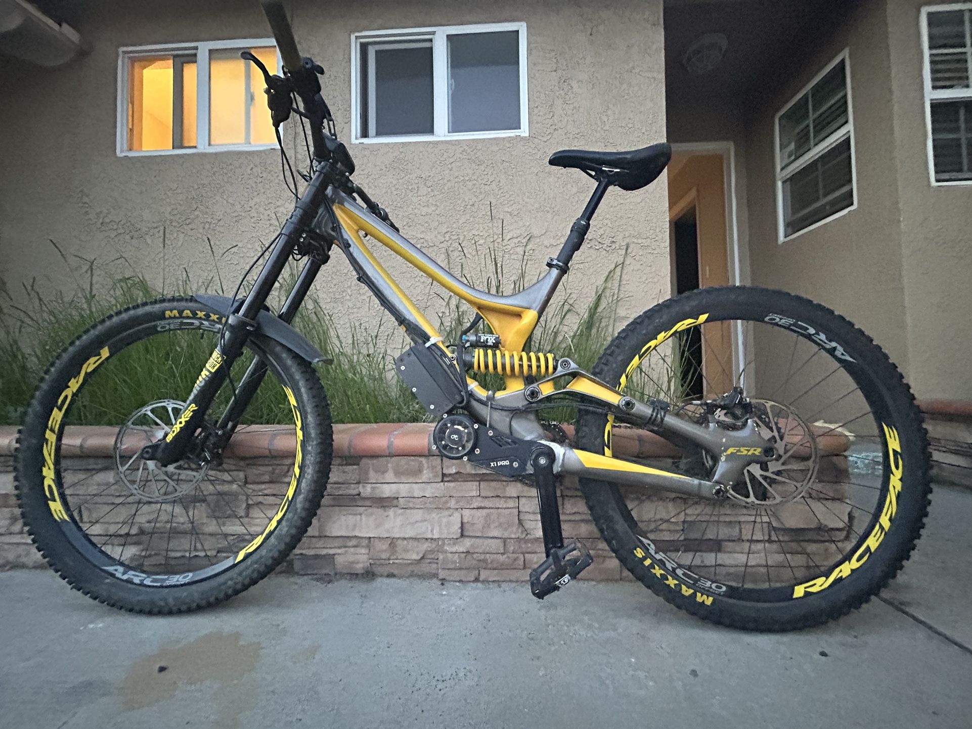 E Bike - Downhill ÷ 5000 Wt = 45 Mph Top Speed With 8 Inch Susp