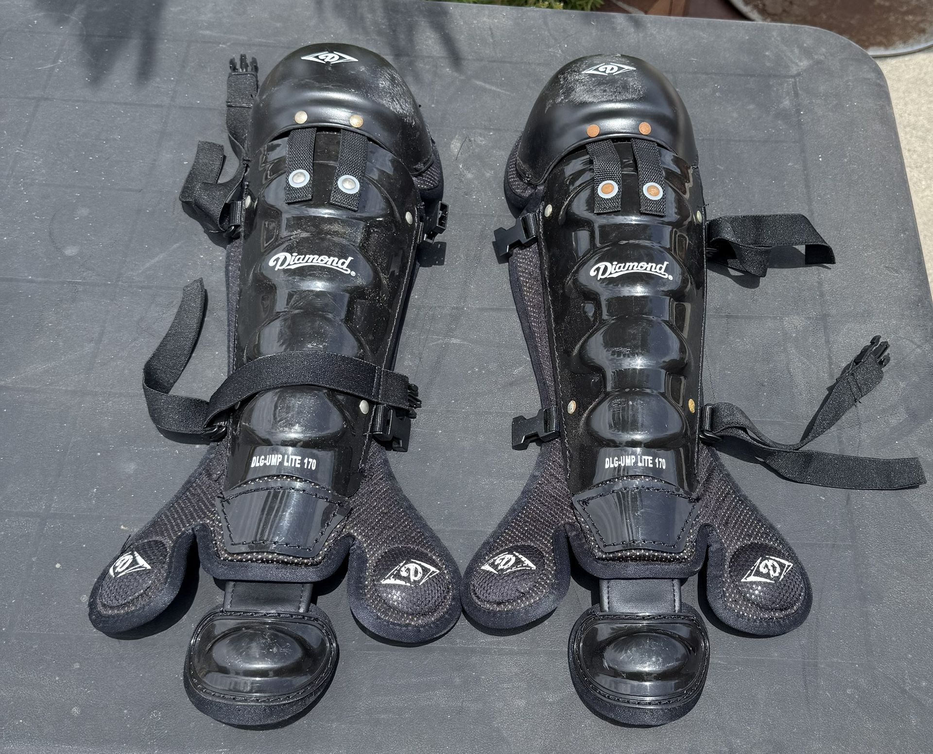  Diamond DLG-UMP LITE 170 umpire leg guard 17-inch model