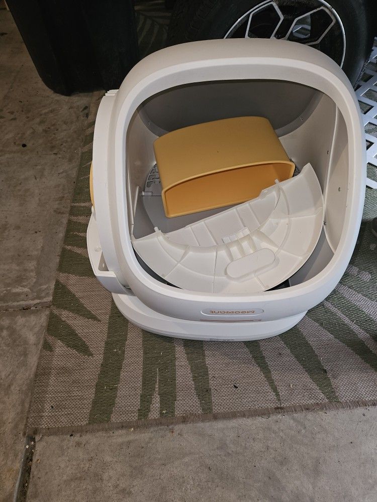 Kitty Rotating Litter Box 