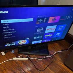 50inch Lg Smart Tv Comes With Roku Box ❤️