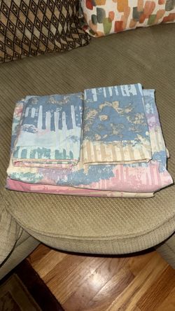 Queen size fitted sheet flat sheet and 2 pillowcases