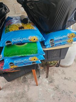 MIRACLE GRO Potting Mix Soil 6 BAGS