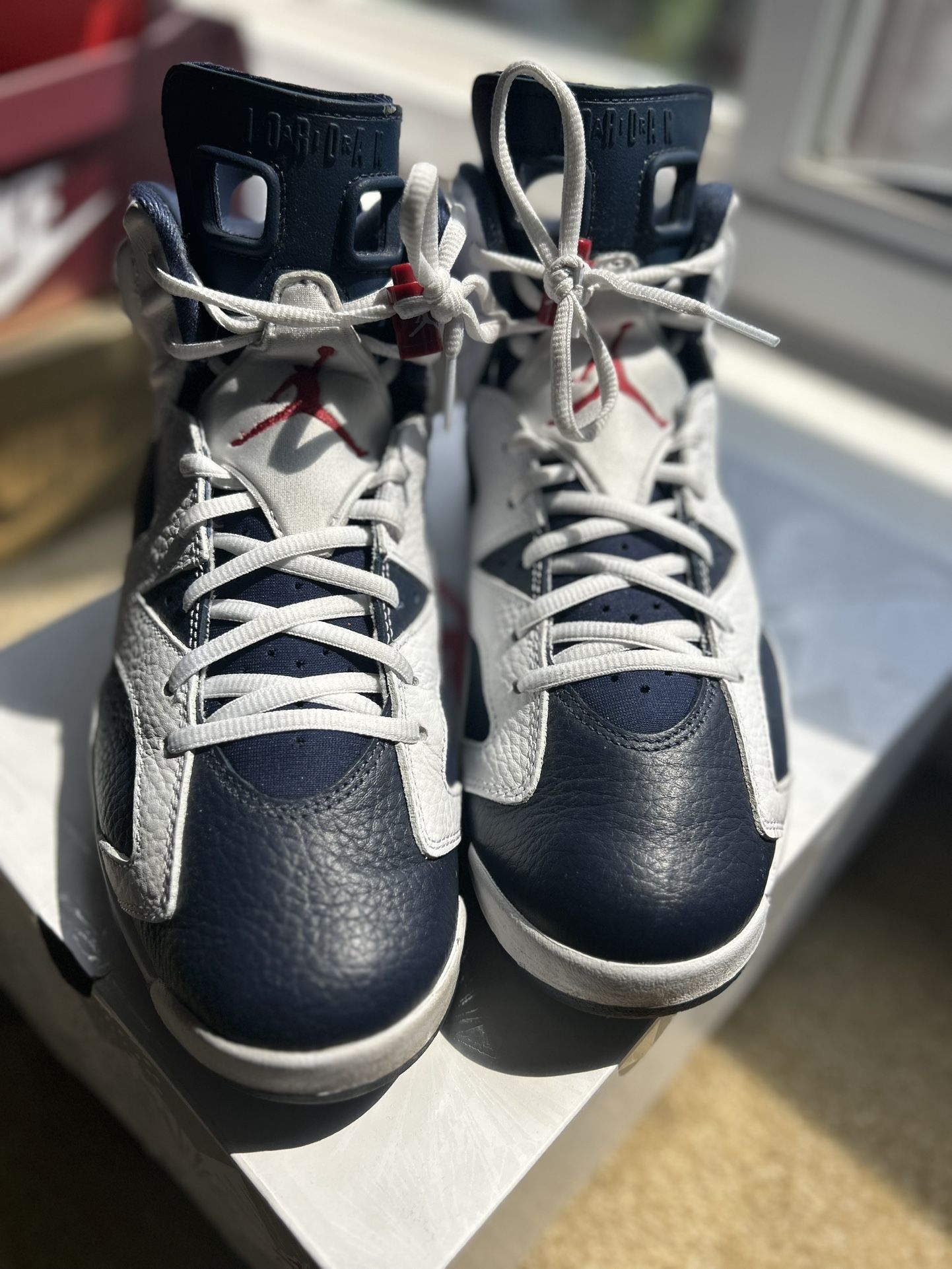 Air Jordan Men Retro Six Size 10 Blue And White With Hint Of Red