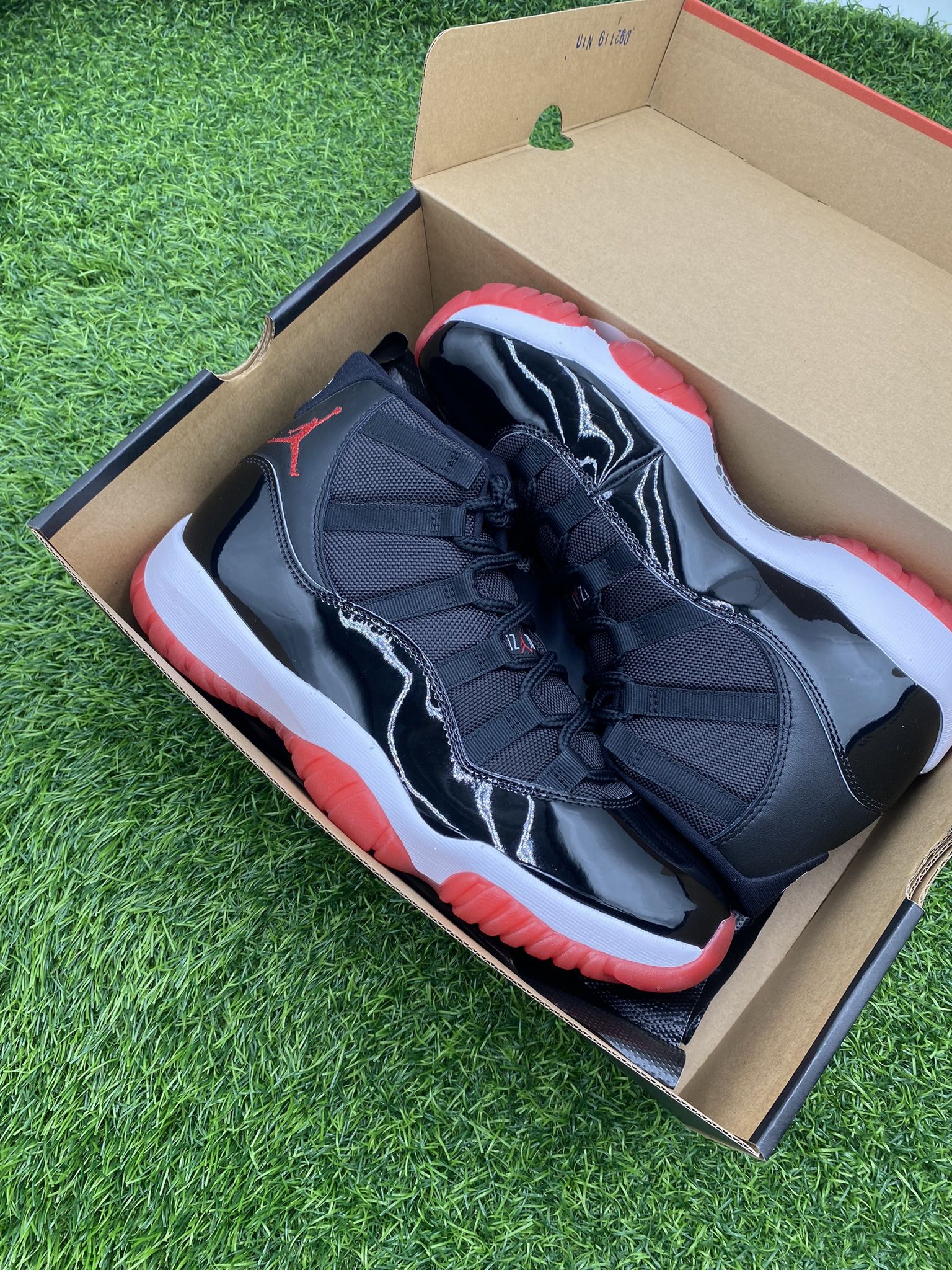 New Jordan 11 “Playoff Bred” Size 9.5M