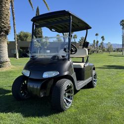 EZGO RXV GOLF CART 