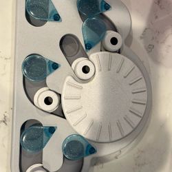 Pet Treat Puzzle Feeder