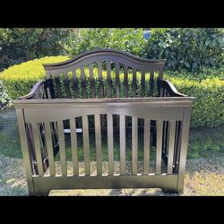 Pre-owned Crib