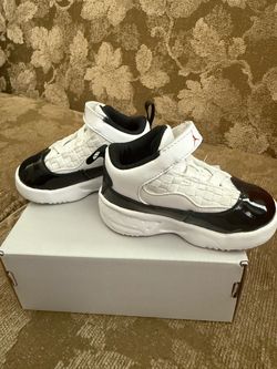 LIKE NEW! Nike Air Jordan Max Aura 2 - size 6c