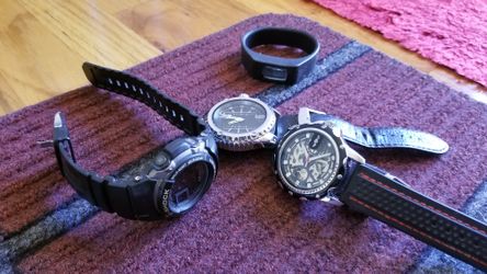 Watches, w/o batteries. Batteries need to be installed separately