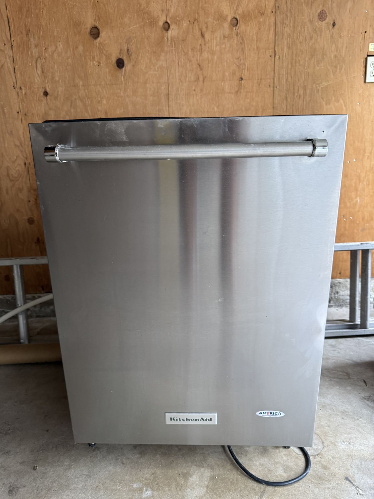 Dishwasher (KitchenAid)