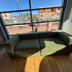 Sofa - Excellent condition - Pickup only